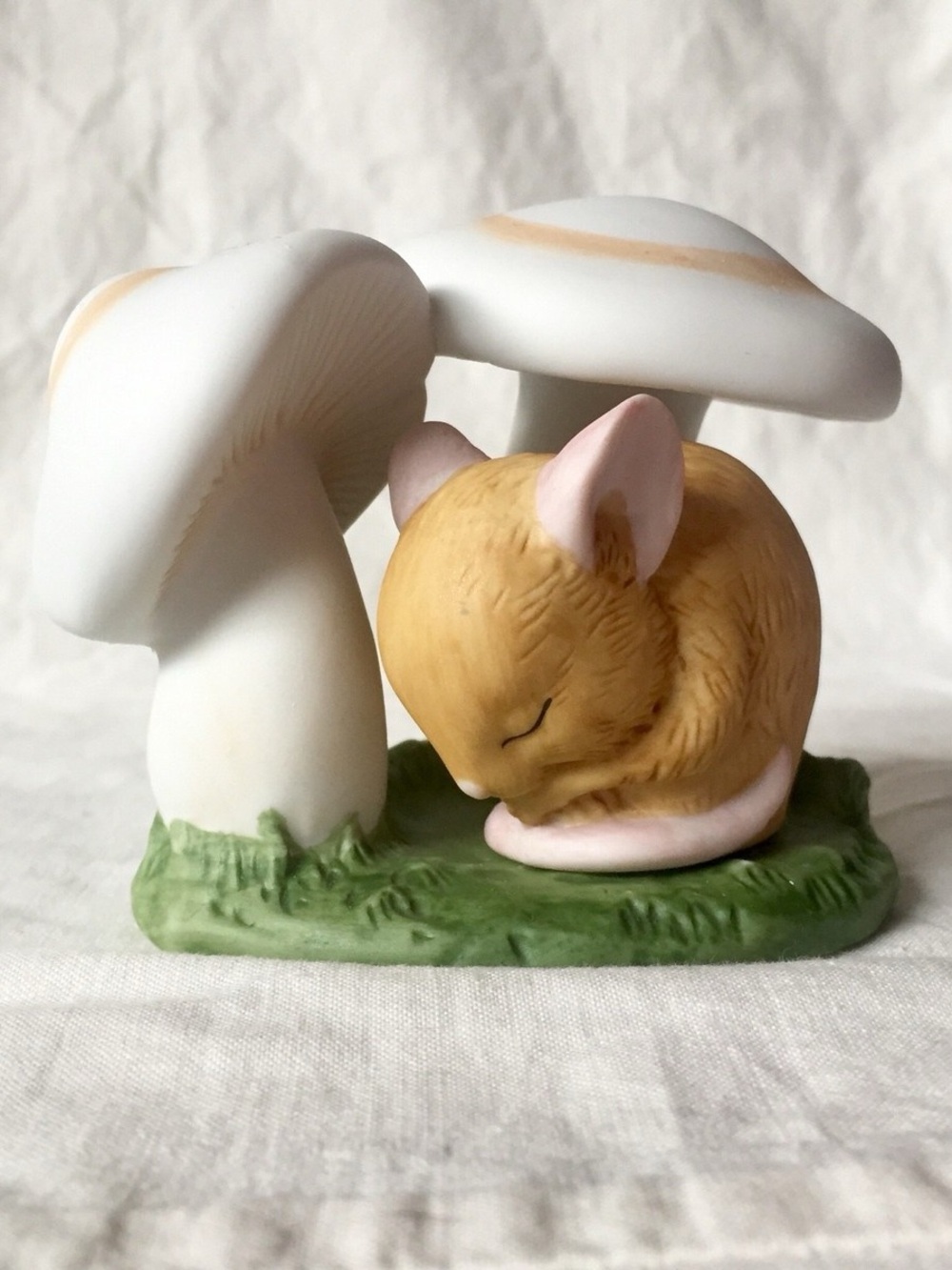 Adorable Procelain Mushrooms and Mouse - Hand Painted 1984 Excellent Condition